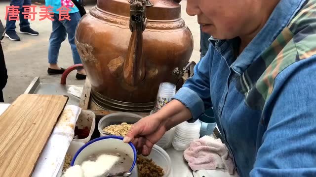 实拍美食:安徽明光市街头小吃铜壶藕粉龙子粥第一次吃超好吃