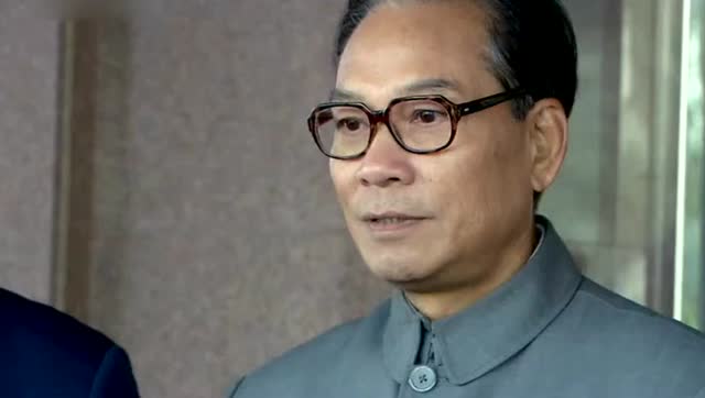 小平同志亲自点名提拔的两个人,三年后,果然有出息