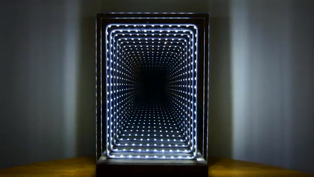 科技:用两面镜子创造出的"无限"空间,难道这是时光隧道吗?