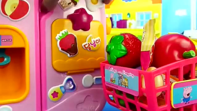 《小伶玩具》小猪佩奇的电冰箱,里面有美味的雪糕