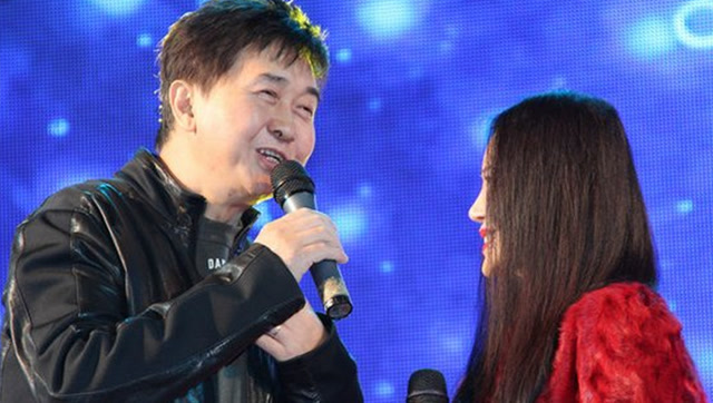 付笛声四十好几带着老婆上台,再唱《知心爱人》男神女神真的都老了