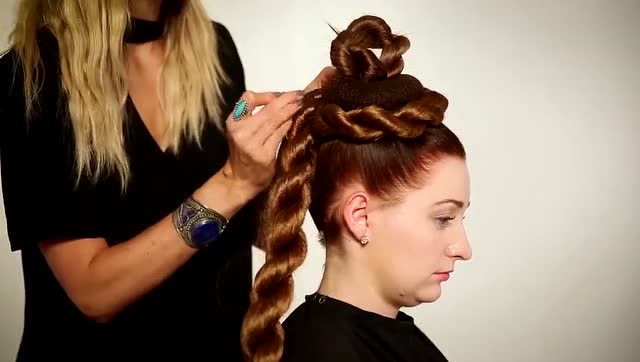 创意十足的"便便"发型,看着可爱又漂亮!