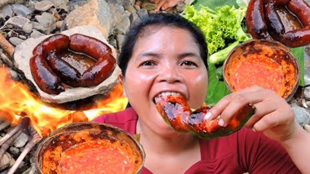 荒野美食:越南大姐石板烤香肠,这吃相太有喜剧感了