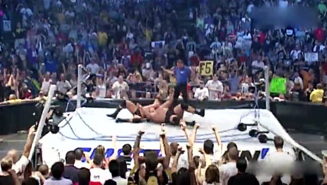 1分钟内看完wwe猛兽布洛克莱斯纳的50个凶猛狂暴的"背摔之城"