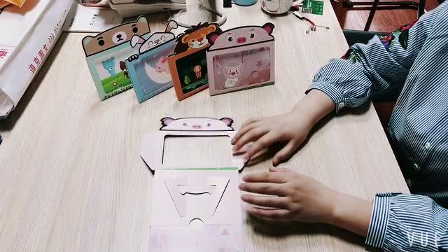 小萌台历折叠方法