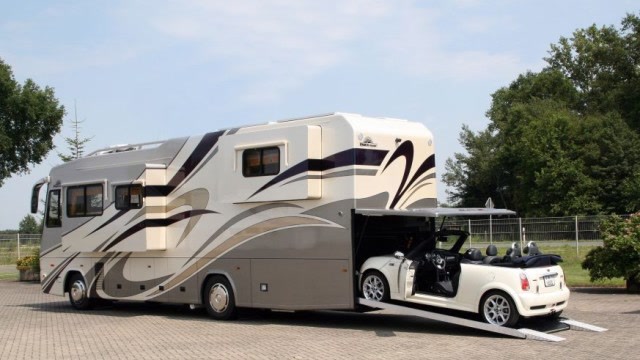 1700万的房车见过吗?走进车内的那刻,明白什么叫贫富差距!