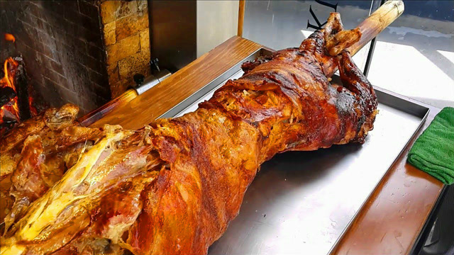 土耳其烤全羊,厨师技艺精湛一招分筋错骨手,散了!