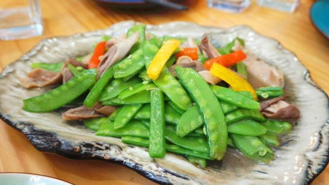 教你家常小炒荷兰豆炒猪肚,清淡爽口开胃,营养丰富口味鲜美!