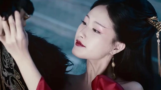 妲己红衣现身,从天而降,纣王都准备下跪行礼