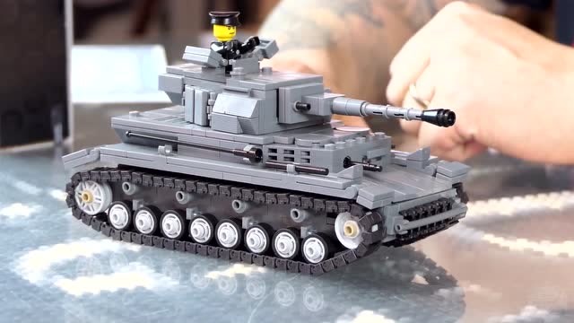 brickmania积木,二战德军四号中型坦克展示介绍