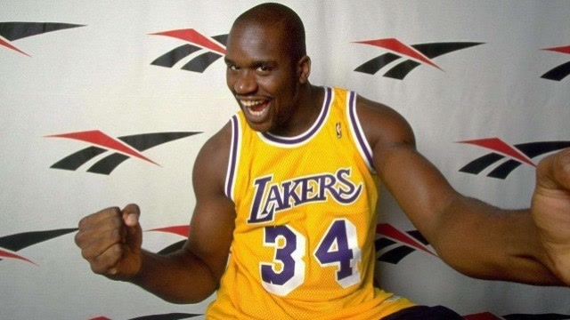 奥尼尔打球只用身体?来感受下高中时期奥胖怎样用勾手打爆一个队