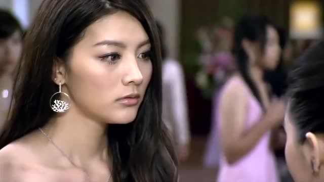 《泡沫之夏》夏沫当众把安卉妮损了