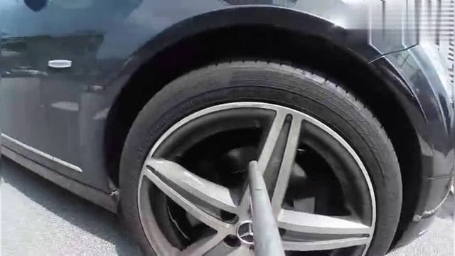 实拍:国外男子用干冰清洗机洗车,强迫症看的好爽