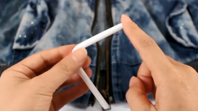 衣服拉链坏了不用花钱修,只需一根吸管就搞定,方法真的太实用了