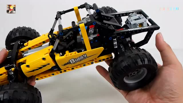 用乐高式积木搭建一辆吃鸡游戏里的蹦蹦车, 还能遥控, 你喜欢吗?