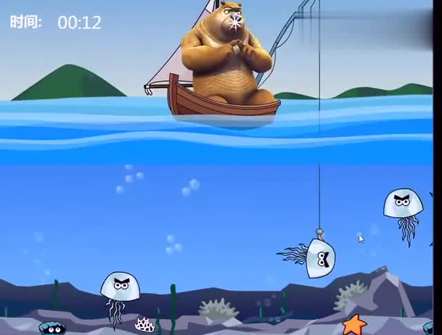 夏天到了,是钓鱼的好季节,熊二拿着鱼竿去海边钓鱼啦