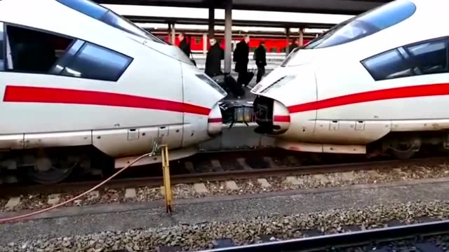 第一次见火车对接,看上去好厉害的样子