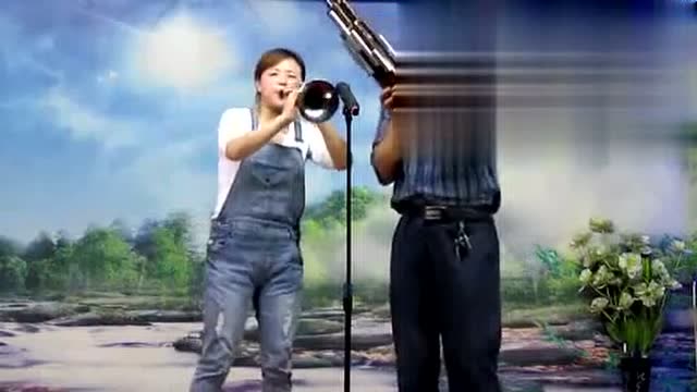 唢呐美女演奏秦雪梅吊孝哭灵太感人了