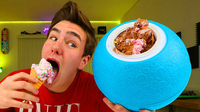 黑科技足球,踢几脚就能产生冰激凌?老外玩了一次后就上瘾了