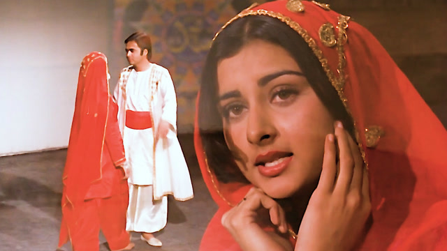 1979印度老电影《奴里》原声插曲《悄悄地,他来到我身边》