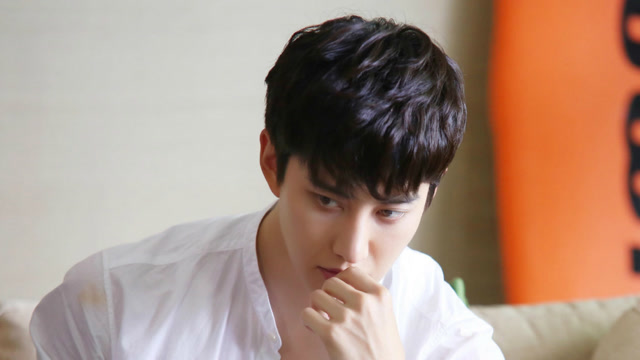 口红王子:mike给王菊画独角兽妆真是美呆了,我男神真的好会撩啊!