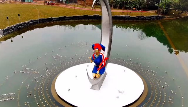 跨过山和大海"天等拜月广场"版