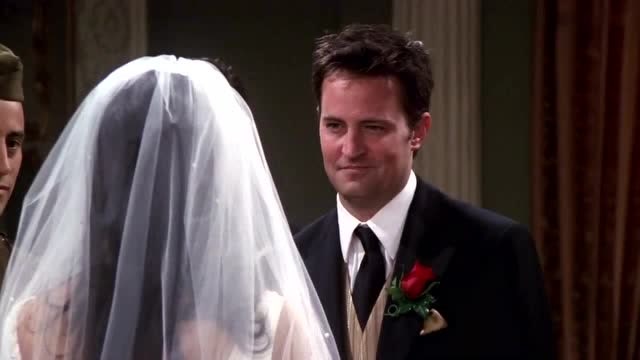 老友记:钱德勒和莫妮卡结婚,主持人是来搞笑的吗