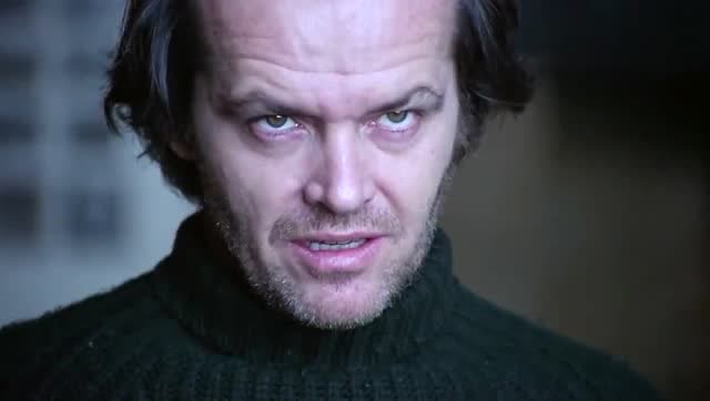 闪灵:山上暴雪纷飞,作家面部表情诡异,感觉挺吓人的!