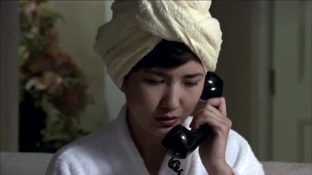 李小龙传奇秦小曼遭到黑帮威胁急忙向主办方求救扎心了