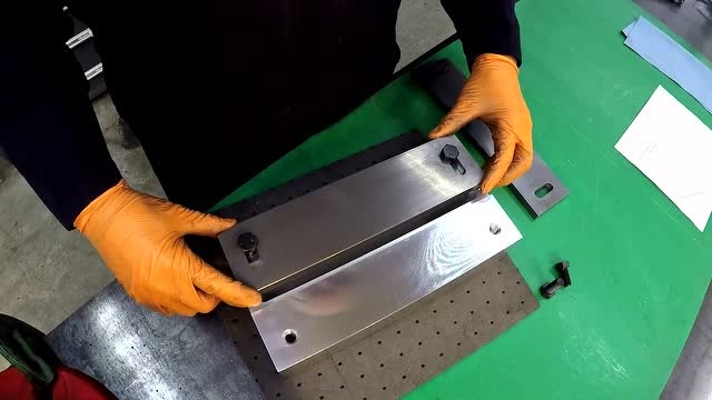 老哥自制的焊接夹具,做工很精致,估计能用好几年