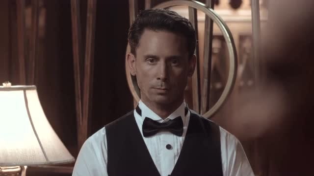 轰天抢救:安德烈的生日一家人聚会,服务员身上的纽扣竟是监控!