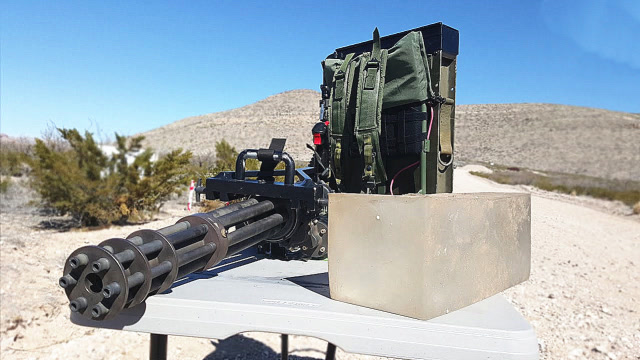 弹道凝胶被手持加特林击中会有什么变化?慢镜头展示,细思极恐