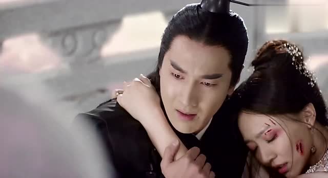 三生三世:素锦落入诛仙台,夜华及时出手拉回,但是眼睛却瞎了