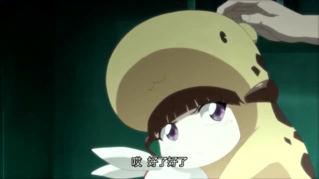 我叫白小飞:小鹿手上的兔子让她爱不释手了