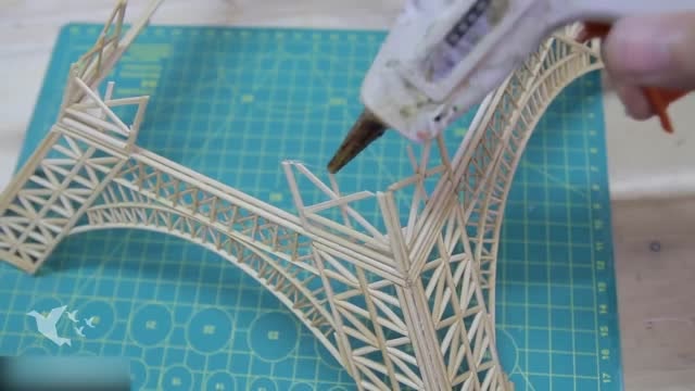 用木棍制作埃菲尔铁塔超赞的动手能力