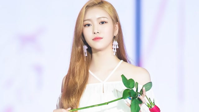 成智筵超可爱饭拍,momoland唱跳洗脑神曲《 im so hot》