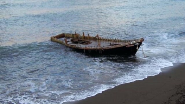 大量"幽灵船"现身日本,一个月内漂来33艘,船上载有尸体和白骨