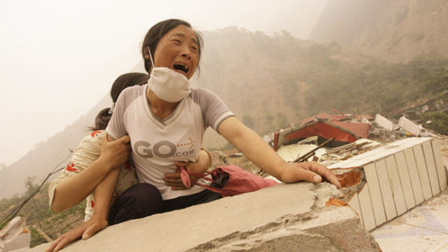 日本3.11大地震来袭时的画面被曝光 小姑娘直接被震哭