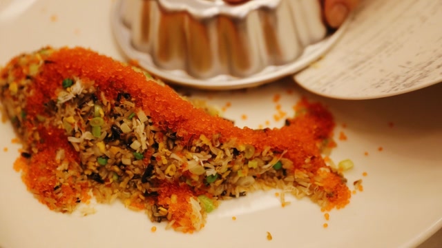 食神戴龙皇帝炒饭一小碗就是五千块,香港富豪抢着吃