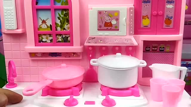 小猪佩奇的厨房套装玩具!佩奇下厨做美味的火鸡大餐好厉害啊