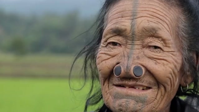 见识下最硬核的审美:鼻孔越大越漂亮,木塞越大越吸引人