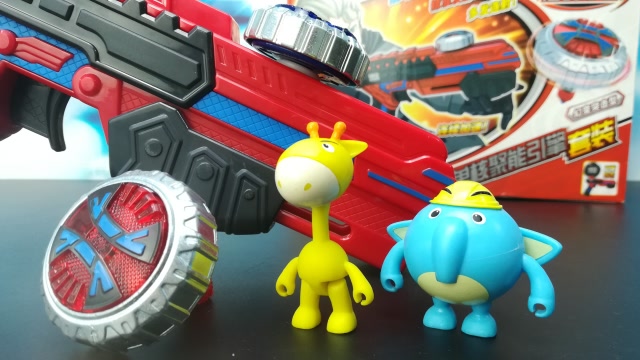 救援宝贝 冲冲鹿和蒙蒙象一起玩魔幻陀螺潜夜行者玩具