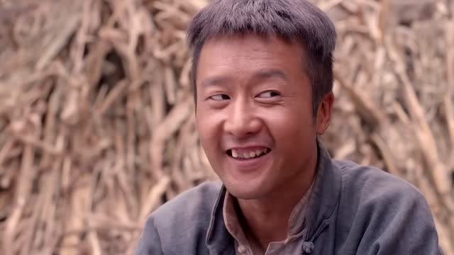 老农民:吃不饱想吃肉了,居然打起刚出生小猪崽的主意