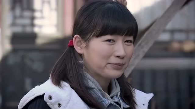 英子带男友回家,马学军上前挖苦一番,马学军:你胸肌没我的大