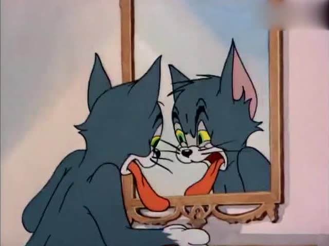 猫和老鼠:汤姆照镜子,发现自己好帅,一直沉迷于镜子中的自己