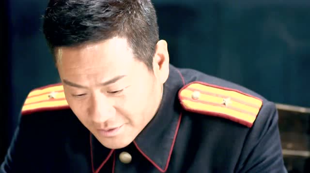 左手劈刀:龙飞向自己的副官了解战斗情况,还称早晚会见面的