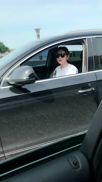 敢对开q7的女司机说这种话,小伙子肯定开的也是豪车吧