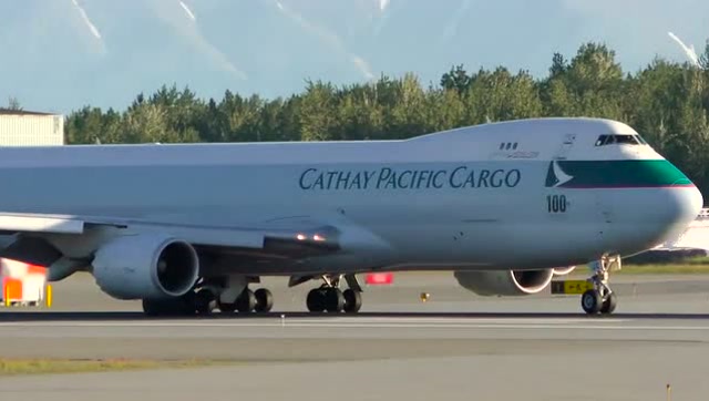 国泰太平洋货运公司波音7478f从机场起飞飞往达拉斯