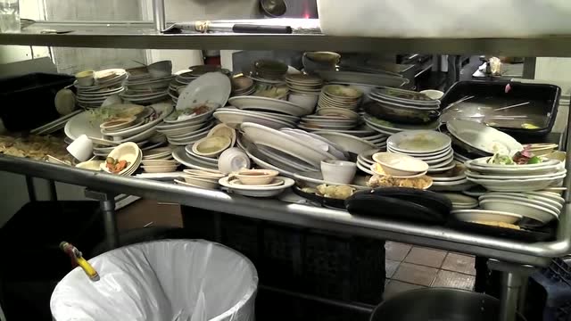三星级酒店后厨,生意好成这样,洗碗工都忙不过来