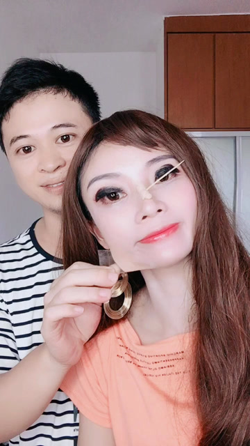 花百万娶的老婆被老公卸妆竟然是一个60岁老太太